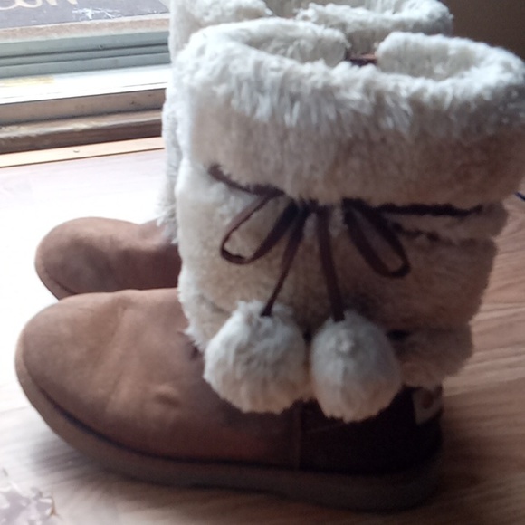 Girls size 3 winter boot fur bow dangle so cute - Picture 2 of 8